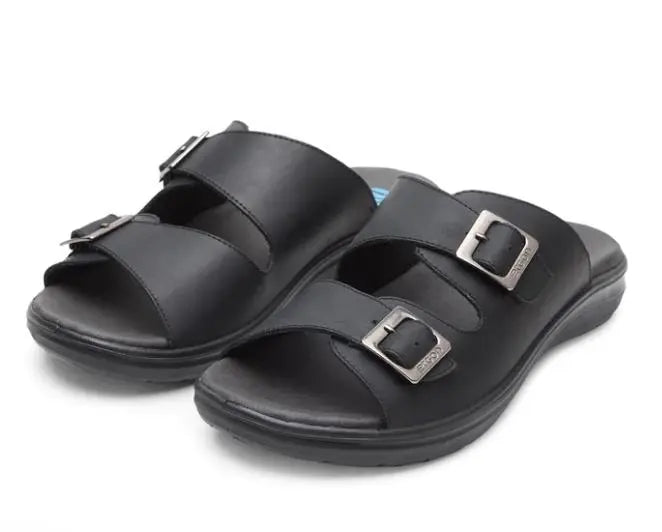 Luxurious-Comfort-A-Deep-Dive-into-Leather-Slippers-for-Men Ergonstyle